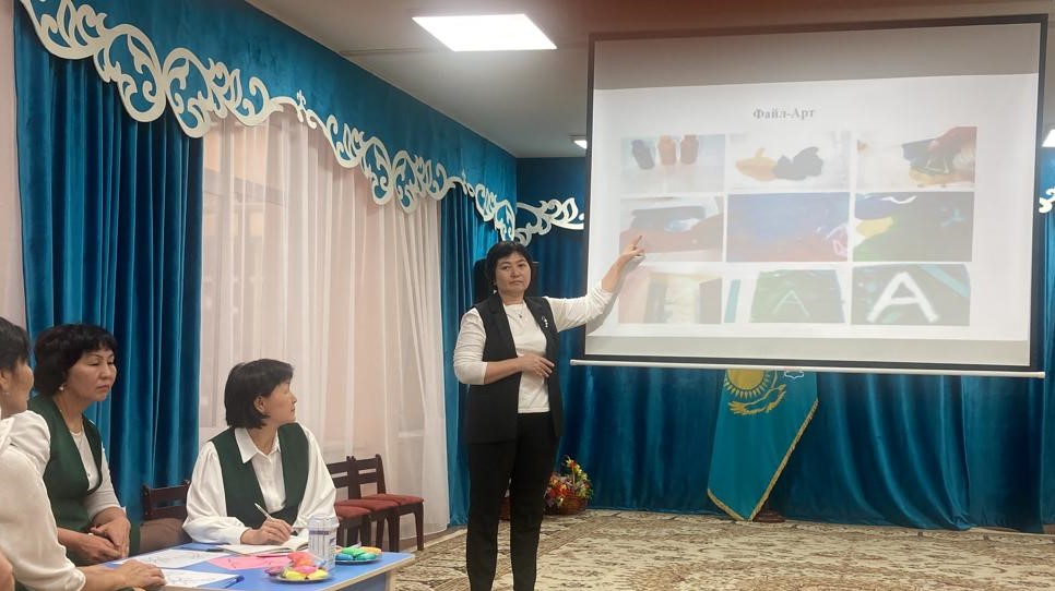 "Жәндіктер әлемі: көбелек пен инелік" жобасы бойынша педагогтармен өтілген шеберлік сағаты