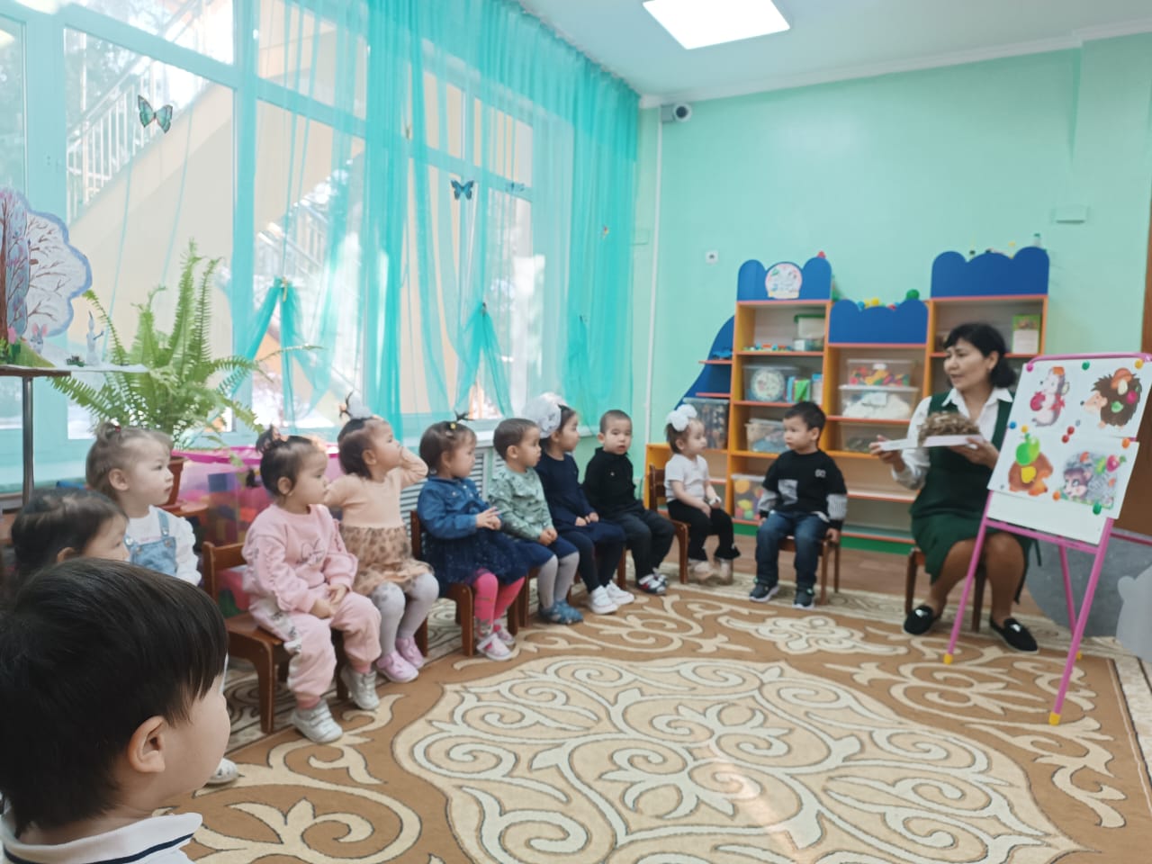 Ұйымдастырылған іс-әрекетті бақылау     Тақырыбы: "Кірпіге қонаққа барамыз"     Кіші "Күншуақ" тобы          Тәрбиеші: Омиралиева А.С
