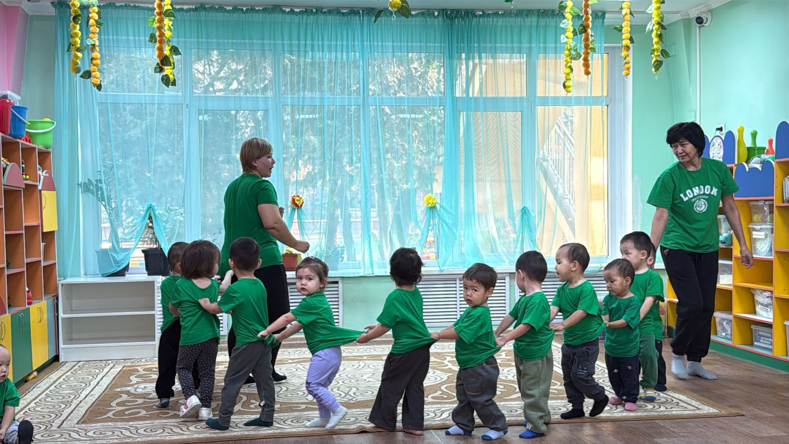 «Доп ойнайық, секірейік!»  кіші " Күншуақ" тобы   тәрбиеші Дауренбекова Ж.М