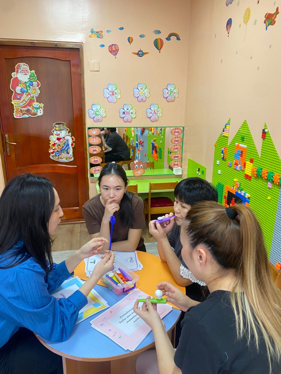 "Бала тілін дамыту жолдары"  ата-аналармен  кеңес  Логопед: Мыңбасы Ә.М