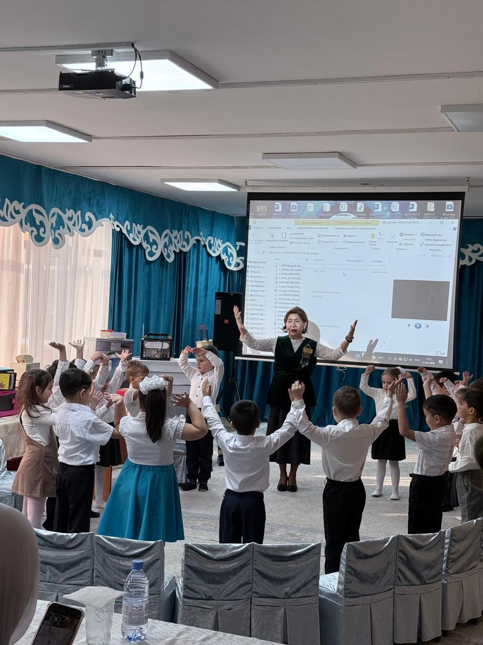 Городской семинар.      Тема: Тематическое - игровое представление «Электрический ток, розетка-это опасно?»